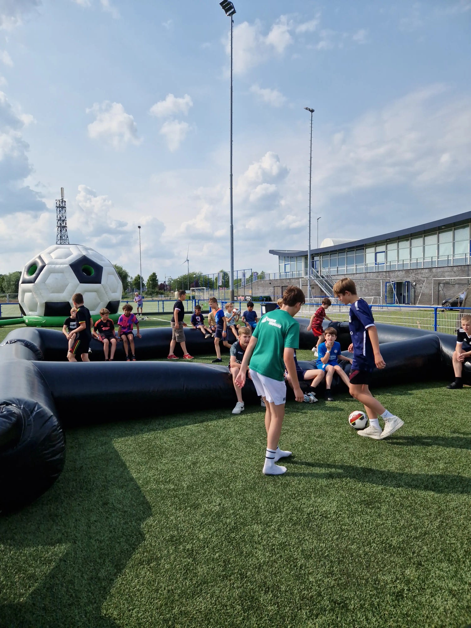 Voetballers op Pannaveld huren