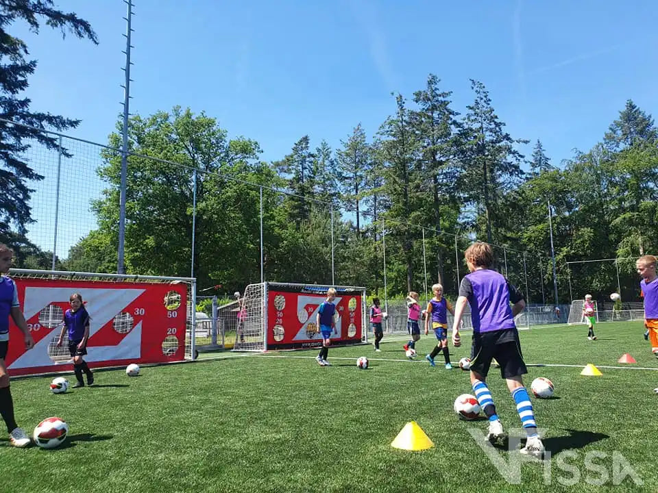 Junioren schieten op Gatendoek met voetbalactiviteiten