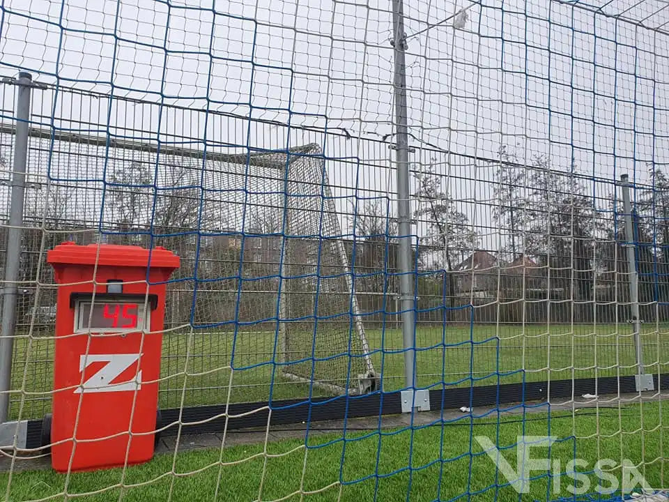 Snelheidsmeter waar 45 KM/h op geschoten is door jonge voetballer